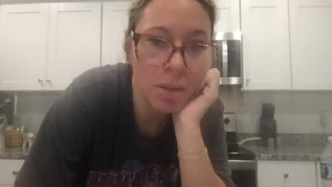 Snapshot of texas_blonde chatting on October 7, 1:30 pm Daphne Summers online show from October 7, 1:30 pm