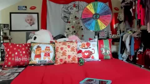 peachy online show from December 12, 7:15 pm