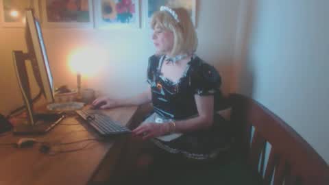 Snapshot of tgirlsub4domq chatting on December 5, 8:38 pm Tgirlsub4DomQ online show from December 5, 8:38 pm