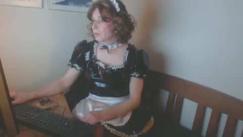 Snapshot of tgirlsub4domq chatting on December 21, 1:35 am Tgirlsub4DomQ online show from December 21, 1:35 am