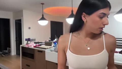 babygirlmami online show from January 10, 1:40 am