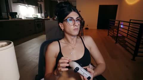 babygirlmami online show from February 13, 8:32 am