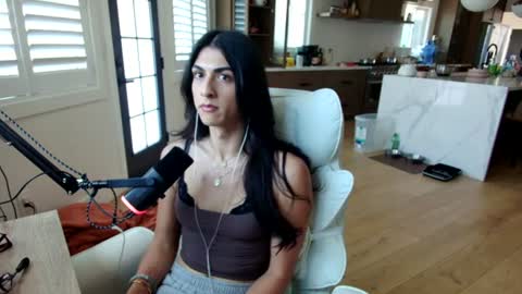 babygirlmami online show from June 28, 7:20 pm