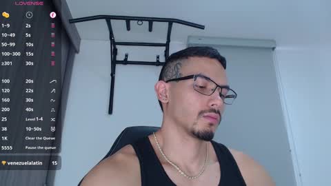 Snapshot of th_russ chatting on December 9, 4:47 pm INSTAGRAM Th1rss online show from December 9, 4:47 pm