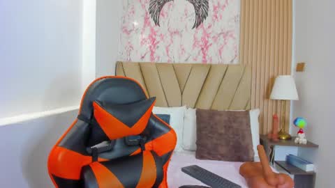 Sweet Thais  online show from July 13, 4:10 pm