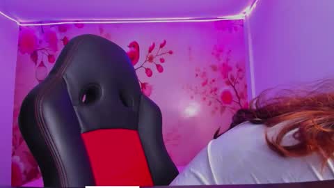 Snapshot of thais_waldrof chatting on October 22, 3:29 am Andreina online show from October 22, 3:29 am