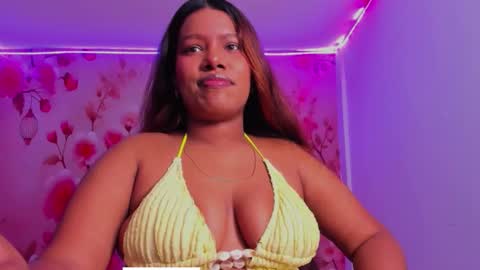 Snapshot of thais_waldrof chatting on November 13, 3:27 am Andreina online show from November 13, 3:27 am