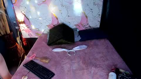       online show from June 6, 1:21 am