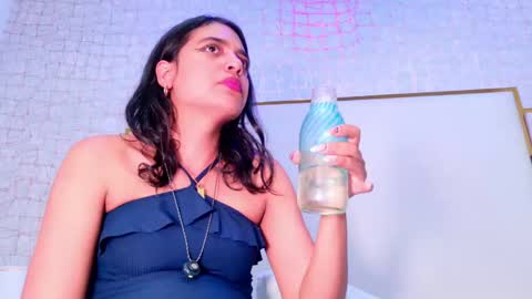 Snapshot of thalia888_ chatting on June 1, 7:04 pm thalia888_ online show from June 1, 7:04 pm