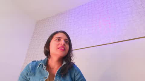 Snapshot of thalia888_ chatting on June 7, 7:06 pm thalia888_ online show from June 7, 7:06 pm