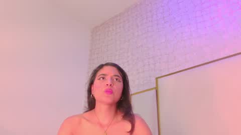 Snapshot of thalia888_ chatting on June 15, 7:05 pm thalia888_ online show from June 15, 7:05 pm