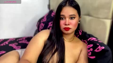 Snapshot of thalia_houston69 chatting on December 4, 5:39 am Ms. Thalia online show from December 4, 5:39 am