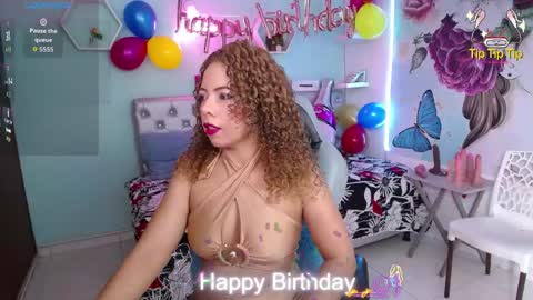 Snapshot of thalia_mills19 chatting on May 24, 7:52 pm Andrea online show from May 24, 7:52 pm