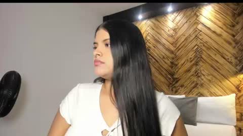 Snapshot of thalia_smellie chatting on July 28, 7:04 am T H A L I A online show from July 28, 7:04 am