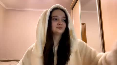 Yumi online show from February 3, 4:12 pm