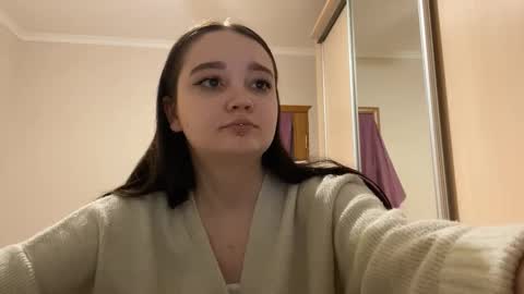 Yumi online show from February 16, 3:30 pm