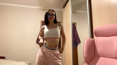 Yumi online show from March 3, 3:18 pm