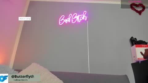 Snapshot of thamara_cooper_ chatting on July 23, 10:51 pm thamara_cooper_ online show from July 23, 10:51 pm