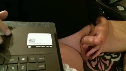 Snapshot of thameslee chatting on December 14, 1:50 am Thames online show from December 14, 1:50 am