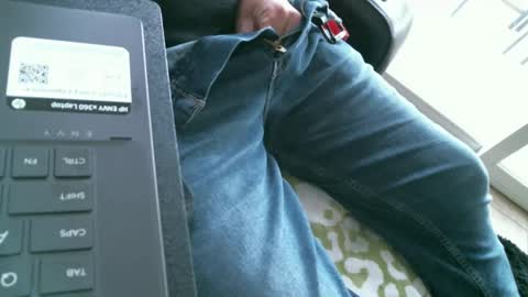 Snapshot of thameslee chatting on January 22, 12:27 am Thames online show from January 22, 12:27 am