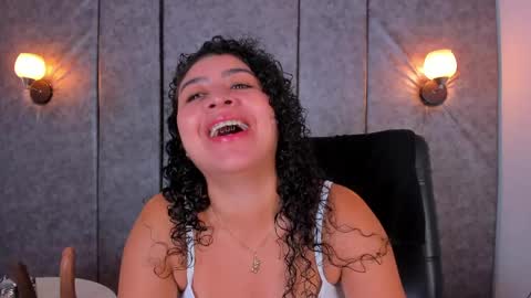 Snapshot of thara_webstter chatting on June 6, 11:48 am thara webstter online show from June 6, 11:48 am