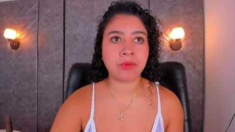 Snapshot of thara_webstter chatting on June 9, 11:33 am thara webstter online show from June 9, 11:33 am