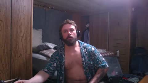 Snapshot of the4stringmotha chatting on September 14, 9:52 am BiggerINalaska online show from September 14, 9:52 am