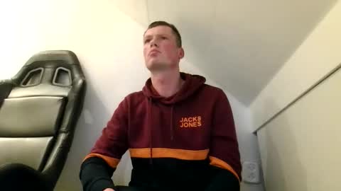 Snapshot of the___rocky200 chatting on November 20, 9:14 pm Dennis online show from November 20, 9:14 pm