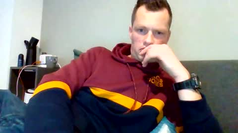 Snapshot of the___rocky200 chatting on November 21, 3:33 pm Dennis online show from November 21, 3:33 pm