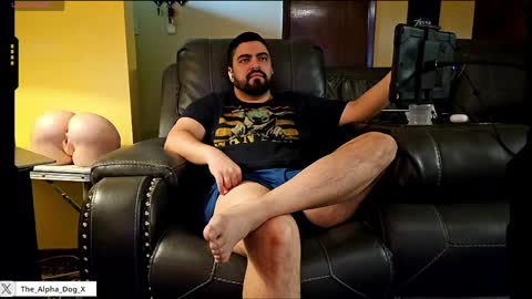 Snapshot of the_alpha_dog_xxx chatting on May 7, 5:51 pm the_alpha_dog_xxx online show from May 7, 5:51 pm
