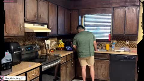 Snapshot of the_alpha_dog_xxx chatting on June 2, 3:58 pm the_alpha_dog_xxx online show from June 2, 3:58 pm