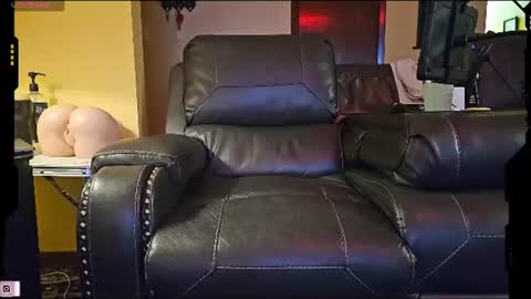 Snapshot of the_alpha_dog_xxx chatting on July 17, 2:07 am the_alpha_dog_xxx online show from July 17, 2:07 am