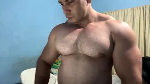 Snapshot of the_beastmuscle chatting on February 7, 2:29 am beast online show from February 7, 2:29 am