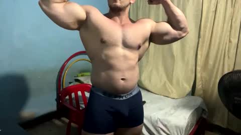 Snapshot of the_beastmuscle chatting on February 20, 2:40 am beast online show from February 20, 2:40 am