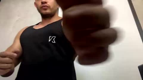 Snapshot of the_beastmuscle chatting on February 22, 4:09 pm beast online show from February 22, 4:09 pm