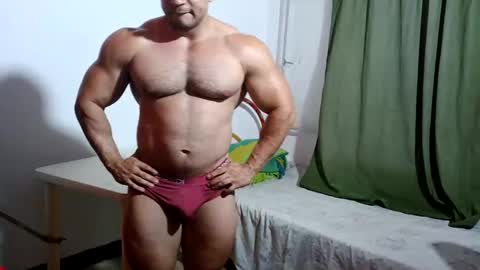 Snapshot of the_beastmuscle chatting on September 16, 10:11 pm beast online show from September 16, 10:11 pm