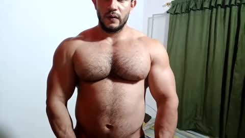 Snapshot of the_beastmuscle chatting on October 8, 10:29 pm beast online show from October 8, 10:29 pm