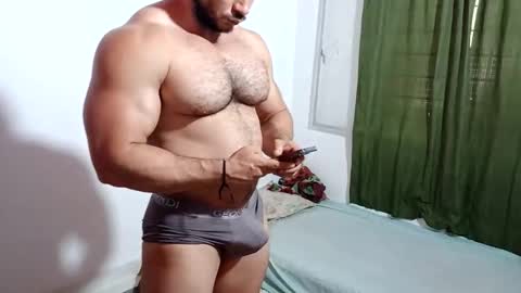 Snapshot of the_beastmuscle chatting on October 12, 6:51 pm beast online show from October 12, 6:51 pm