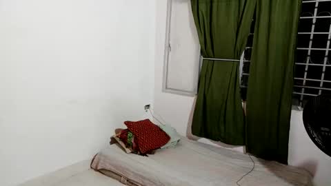 Snapshot of the_beastmuscle chatting on October 24, 3:03 am beast online show from October 24, 3:03 am