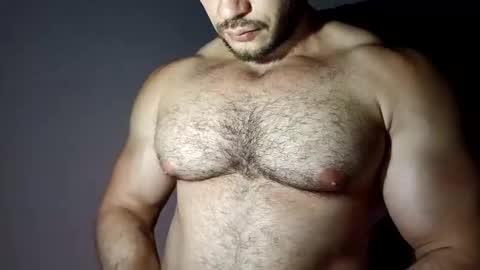 Snapshot of the_beastmuscle chatting on October 25, 3:14 am beast online show from October 25, 3:14 am