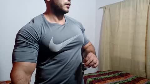 Snapshot of the_beastmuscle chatting on April 2, 8:28 pm beast online show from April 2, 8:28 pm