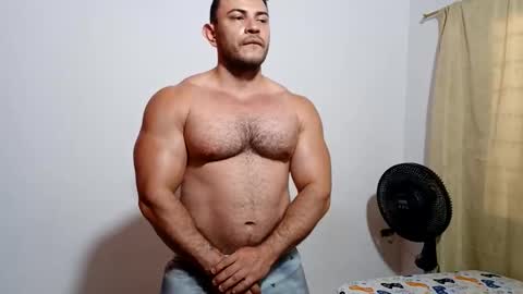 Snapshot of the_beastmuscle chatting on April 3, 7:34 pm beast online show from April 3, 7:34 pm