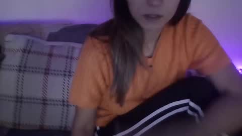 Snapshot of the_borderlands chatting on November 25, 9:53 am the crazy travellers online show from November 25, 9:53 am