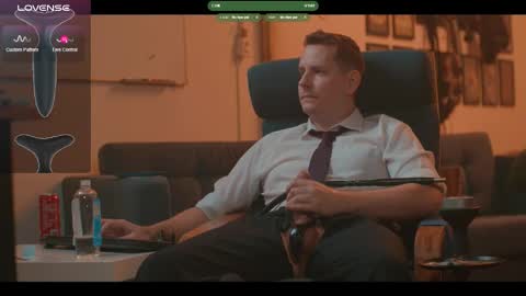 Snapshot of the_dilf chatting on February 27, 5:35 pm The DILF - online show from February 27, 5:35 pm