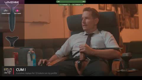 Snapshot of the_dilf chatting on March 11, 11:38 am The DILF - online show from March 11, 11:38 am