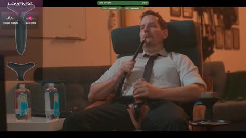 Snapshot of the_dilf chatting on March 21, 10:42 am The DILF - online show from March 21, 10:42 am