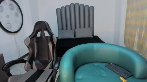 Snapshot of the_dollhouse01 chatting on October 6, 11:51 am Sofa Guadalupe online show from October 6, 11:51 am