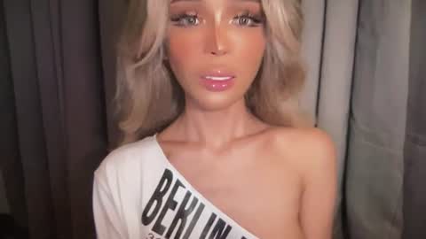 Snapshot of the_enchantressxx chatting on July 24, 4:54 am nabi butterfly online show from July 24, 4:54 am