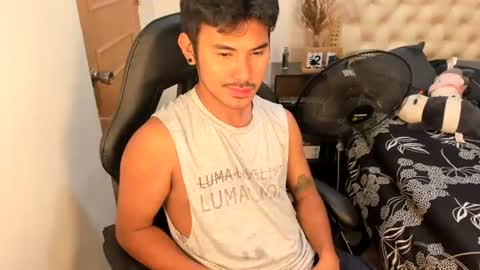 Snapshot of the_killian_jones chatting on July 24, 12:47 pm ken online show from July 24, 12:47 pm