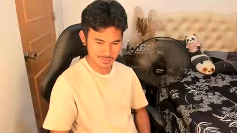 Snapshot of the_killian_jones chatting on July 25, 10:57 am ken online show from July 25, 10:57 am